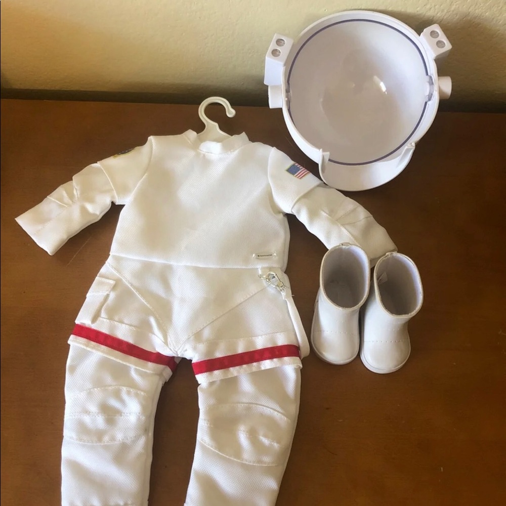 🔴SOLD 🔴American girl doll Luciana space suit.